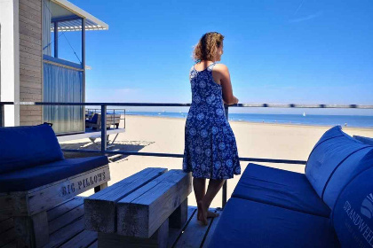 018 Uniek 6 persoons slaapstrandhuisje op het strand nabij Nieuwvliet Bad