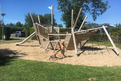 021 Uniek 6 persoons slaapstrandhuisje op het strand nabij Nieuwvliet Bad