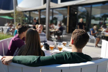 032 Uniek 6 persoons slaapstrandhuisje op het strand nabij Nieuwvliet Bad