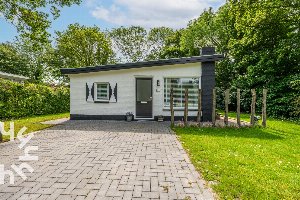 Knusse 4 persoons bungalow in een bosrijk gebied in Oostkapelle