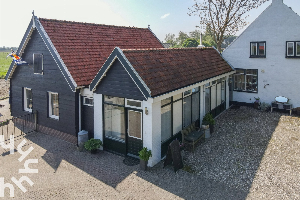 Landelijk gelegen 6 persoons vakantiewoning met speelvoorzieningen in tuin in Oostkapelle