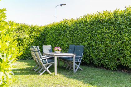 008 Landelijk gelegen 6 persoons vakantiewoning met speelvoorzieningen in tuin in Oostkapelle