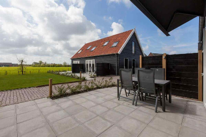 001 Luxe 4 persoons boerderij appartement met traditionele sauna vlakbij Oostkapelle