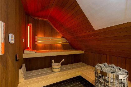 005 Luxe 4 persoons boerderij appartement met traditionele sauna vlakbij Oostkapelle