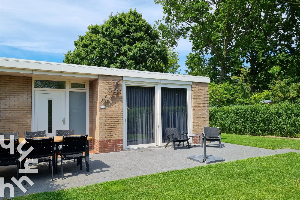 Luxe 6 persoons bungalow met infraroodsauna en vlak bij het strand