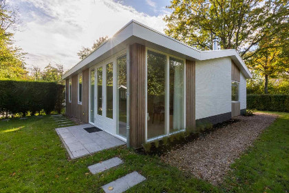 022 Prachtig 6 persoons vakantiehuis met sauna en open haard op 500 m van het strand