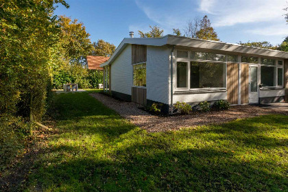 023 Prachtig 6 persoons vakantiehuis met sauna en open haard op 500 m van het strand