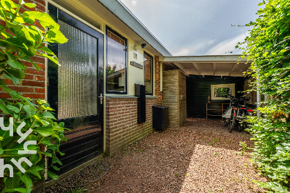 008 Sfeervolle 4 persoons bungalow met sauna, dichtbij het strand