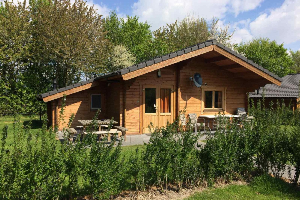 Een gezellig vakantiechalet voor 6 personen met een tuin in Ossenisse