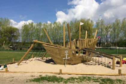 016 Een gezellig vakantiechalet voor 6 personen met een tuin in Ossenisse