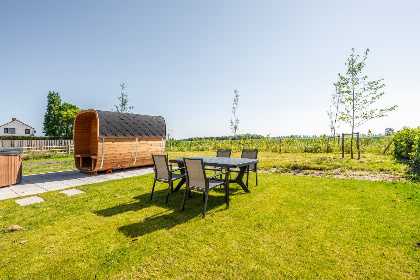 027 Luxe villa voor 7 personen met Hottub en Barrel sauna in Ossenisse