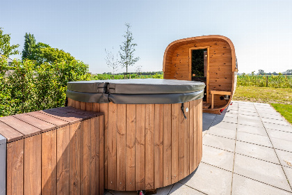 028 Luxe villa voor 7 personen met Hottub en Barrel sauna in Ossenisse