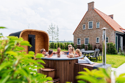 041 Luxe villa voor 7 personen met Hottub en Barrel sauna in Ossenisse