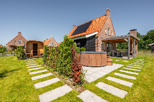 Villa voor 7 personen met 2 badkamers, een hottub en Barrel sauna in Ossenisse