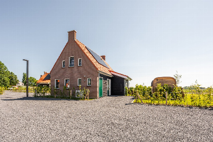 001 Villa voor 7 personen met 2 badkamers, een hottub en Barrel sauna in Ossenisse