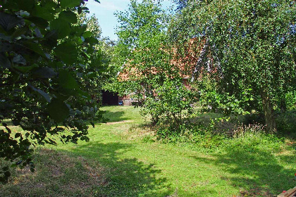 011 Mooi in de natuur gelegen 6 persoons vakantiehuis met een heerlijke tuin nabij Renesse