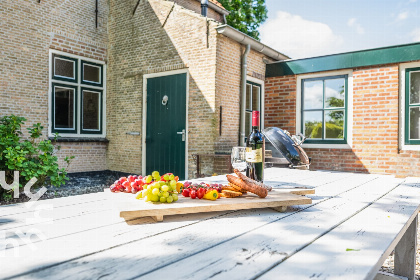 018 Prachtige 12 14 persoons vakantieboerderij in 's Heerenhoek op Zuid Beveland