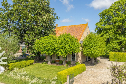 030 Prachtige 12 14 persoons vakantieboerderij in 's Heerenhoek op Zuid Beveland