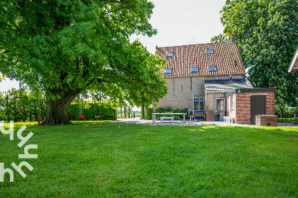 038 Prachtige 12 14 persoons vakantieboerderij in 's Heerenhoek op Zuid Beveland