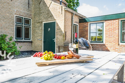 015 Prachtige12 14 persoons vakantieboerderij in 's Heerenhoek op Zuid Beveland