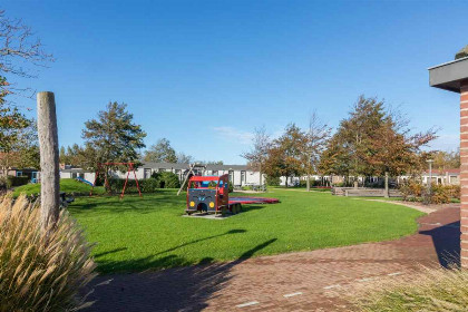 012 8 persoons vakantiehuis op een kleinschalig vakantiepark bij Serooskerke