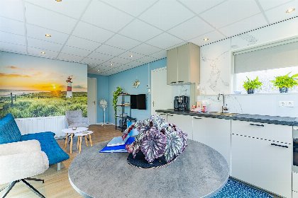 007 't Vakansie'uus | Sfeervol en gelijkvloers genieten op Walcheren | Ds. van Wouwestraat 30   Serooskerke
