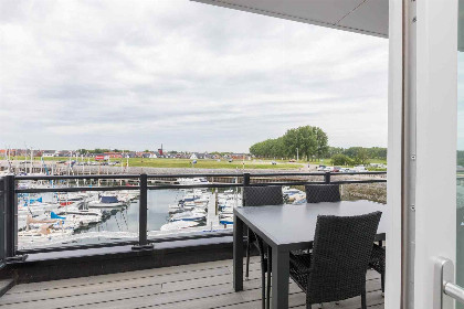 002 4 persoons appartement met een weids uitzicht over het water in Sint Annaland