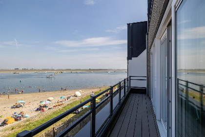 020 Modern ingericht 4 persoons appartement aan het water in Sint Annaland