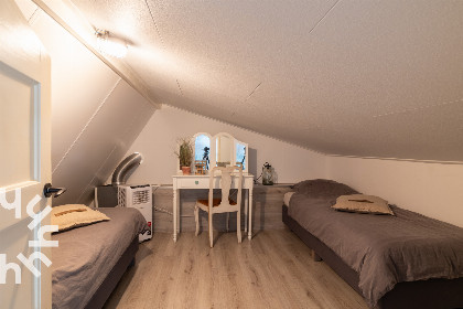 012 Sfeervol 4 persoons huisje met buitensauna, bubbelbad en omheinde tuin in Sint Annaland