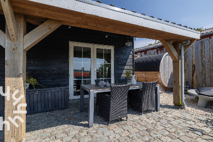 013 Sfeervol 4 persoons huisje met buitensauna, bubbelbad en omheinde tuin in Sint Annaland