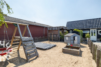 022 Sfeervol 4 persoons huisje met buitensauna, bubbelbad en omheinde tuin in Sint Annaland