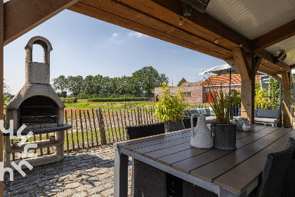 028 Sfeervol 4 persoons huisje met buitensauna, bubbelbad en omheinde tuin in Sint Annaland