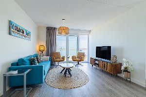 Vakantiewoning aan het strand   tuin en terras met haven  