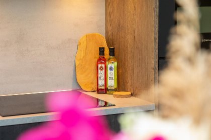 014 Vakantiewoning aan het strand   tuin en terras met haven  