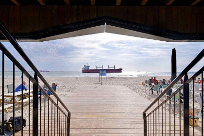 013 Slapen op het strand in een mooi 5 persoons beachhouse in Vlissingen met eigen terras