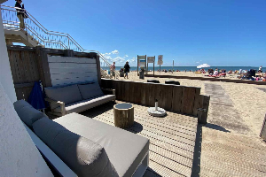 Slapen op het strand in een mooie 4 persoons beachroom in Vlissingen met eigen terras