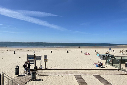 023 VZ676 Beachroom Vlissingen 4p