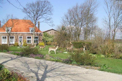 004 Knus 4 persoons beneden appartement in Vrouwenpolder op 30 minuten lopen van het strand