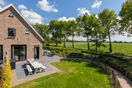 009 Luxe 8 persoons vakantiehuis in Vrouwenpolder met schitterende ligging