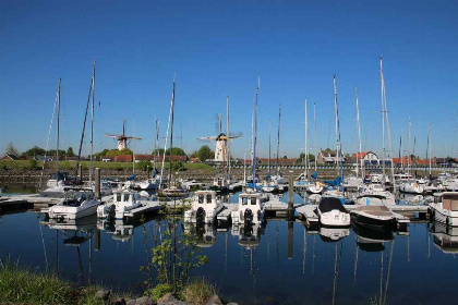 018 Comfortabele 4 persoons vakantiewoning aan het water in Wemeldinge aan de Oosterschelde