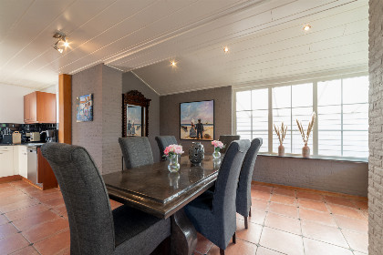 004 Comfortabele 6 persoons vakantiewoning met royale tuin en veranda