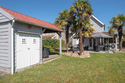 012 Comfortabele 6 persoons vakantiewoning met royale tuin en veranda