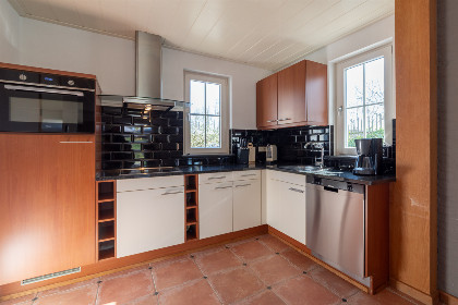 014 Comfortabele 6 persoons vakantiewoning met royale tuin en veranda