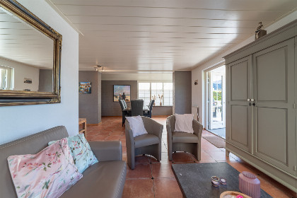 015 Comfortabele 6 persoons vakantiewoning met royale tuin en veranda