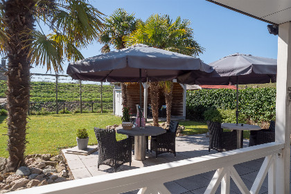 018 Comfortabele 6 persoons vakantiewoning met royale tuin en veranda