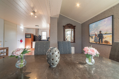019 Comfortabele 6 persoons vakantiewoning met royale tuin en veranda