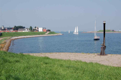 024 Comfortabele 6 persoons vakantiewoning met royale tuin en veranda