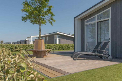 003 Moderne 2 persoons vakantiewoning met overdekt terras aan de Oosterschelde