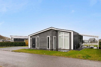 001 Moderne 4 persoons vakantiewoning met uitzicht op water in Wemeldinge