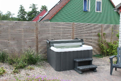 007 Mooie sfeervolle 8 persoons woning op 100 meter van Oosterschelde met hottub en sauna